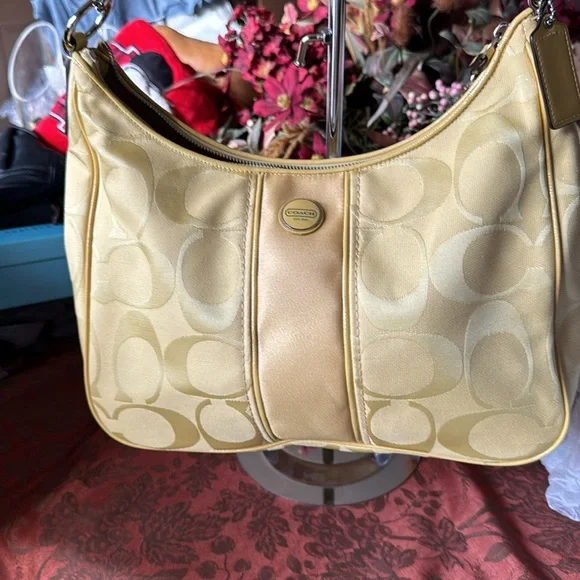 New Coach Yellow Shoulder Bag Never Used - Picture 14 of 14